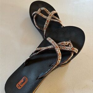 Teva flip flops really comfy. Gently used. Sz 7